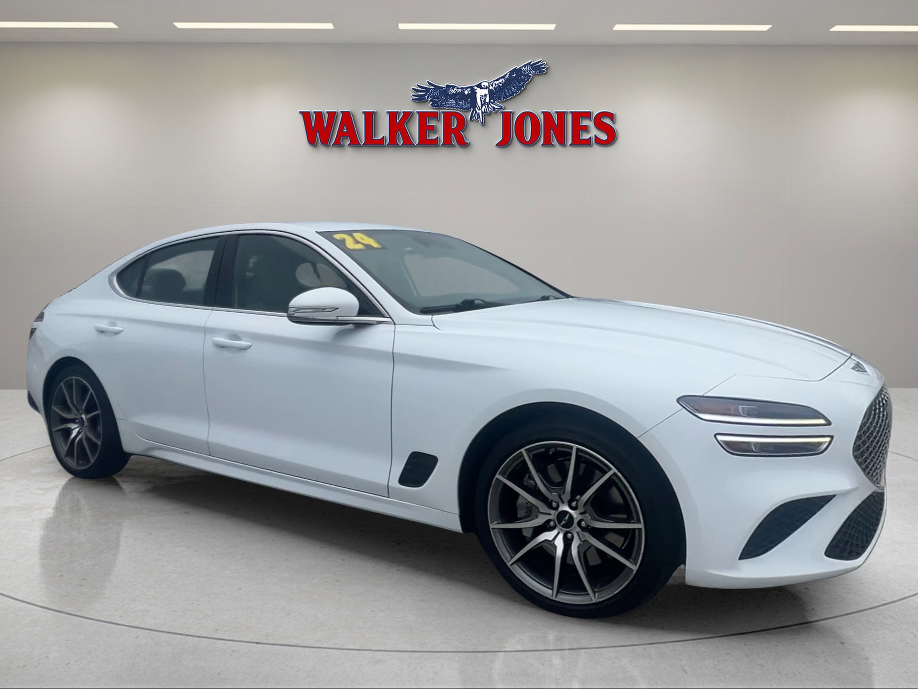Used 2024 Genesis G70 2.5T image 1