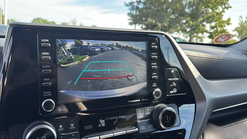 Used 2020 Toyota Highlander LE image 22