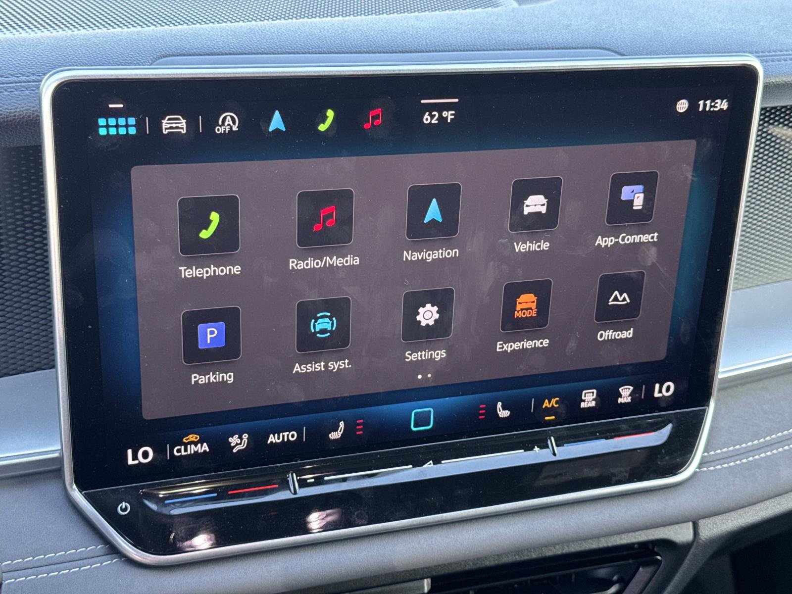 Used 2025 Volkswagen Tiguan SE R-Line image 13