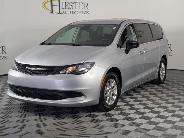Used 2024 Chrysler Voyager LX image 4
