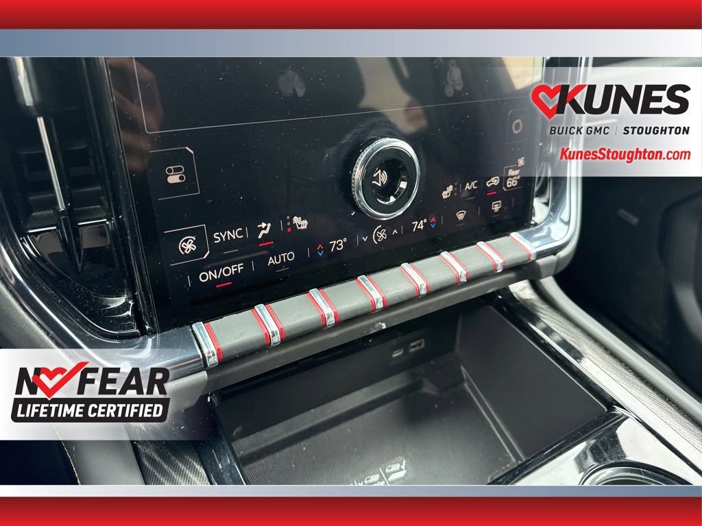 Used 2025 GMC Yukon XL AT4 image 30