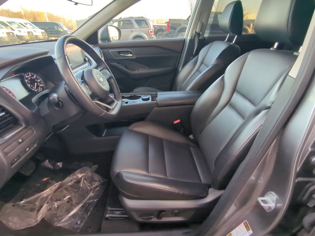Used 2021 Nissan Rogue SV w/ Premium Package image 11