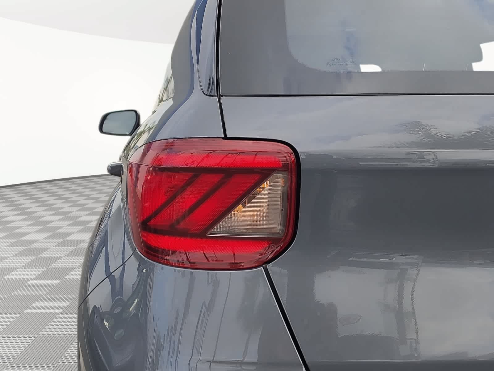 Used 2025 Hyundai Venue SEL FWD image 11