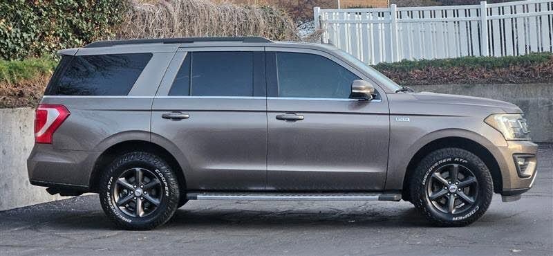 Used 2018 Ford Expedition XLT w/ Equipment Group 202A image 6