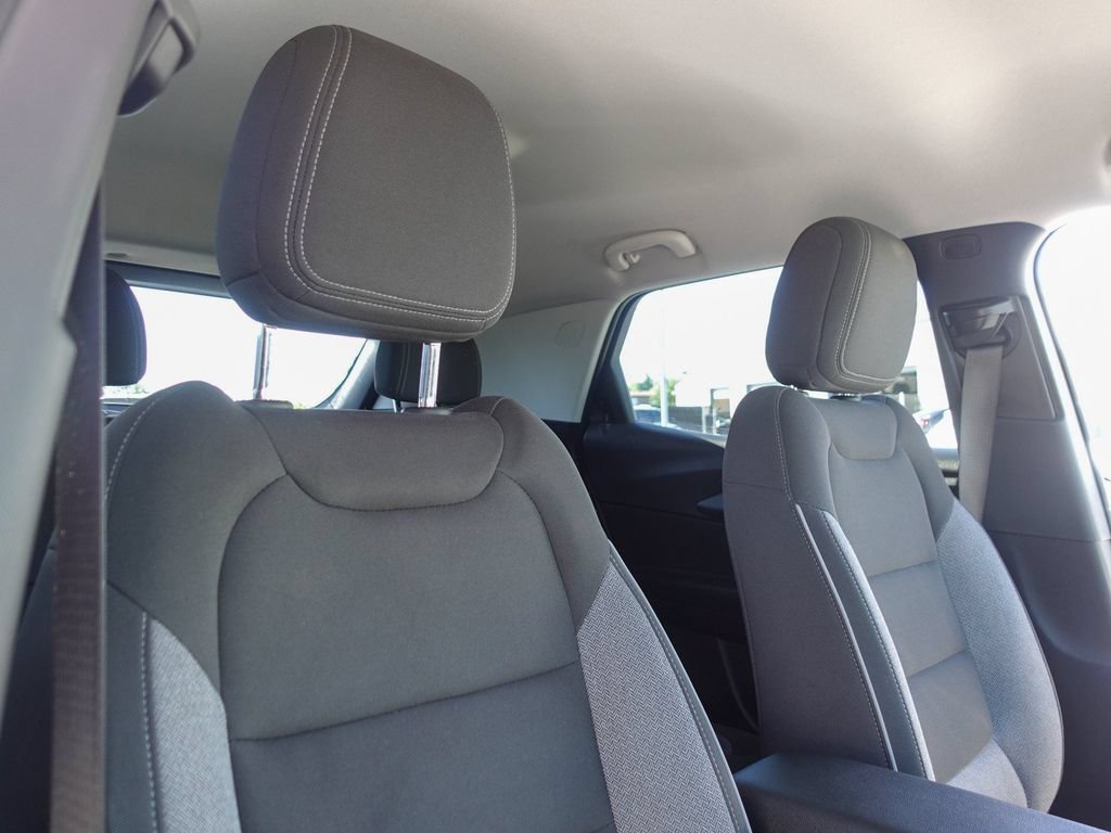 Used 2025 Chevrolet TrailBlazer LS w/ LS Convenience Package FWD image 14
