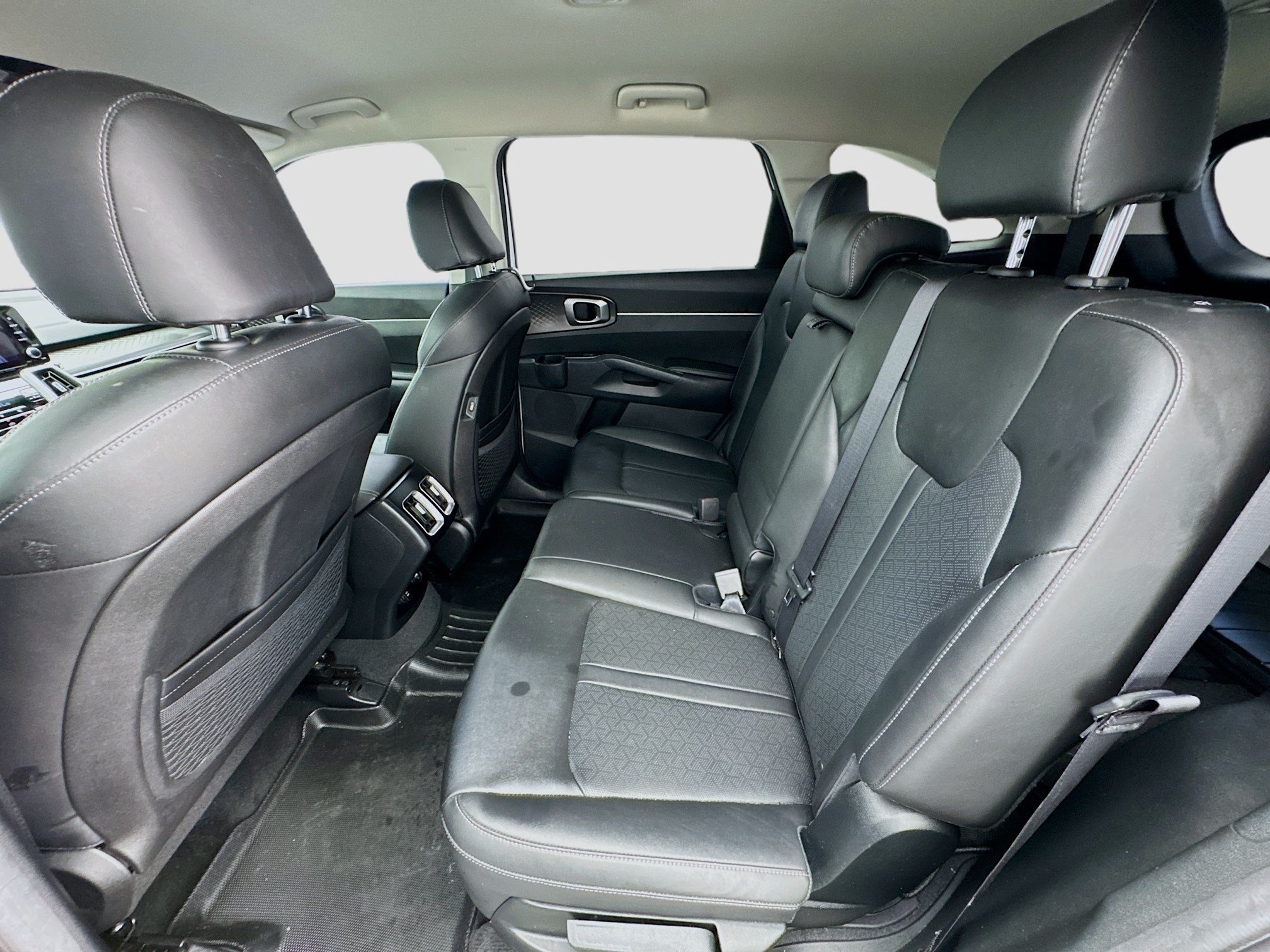 Used 2022 Kia Sorento S FWD image 15
