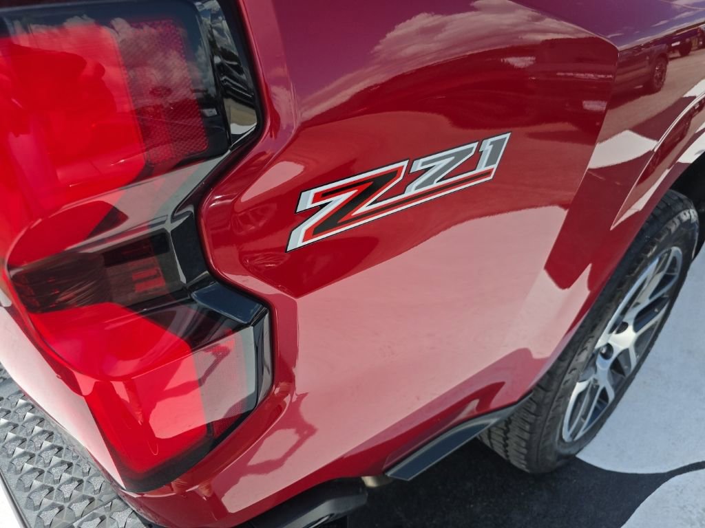 Used 2023 Chevrolet Colorado Z71 w/ Z71 Convenience Package 2 AWD/4WD image 13
