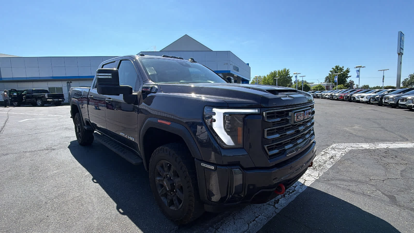 Used 2024 GMC Sierra 2500 AT4 w/ AT4 Premium Plus Package AWD/4WD image 3
