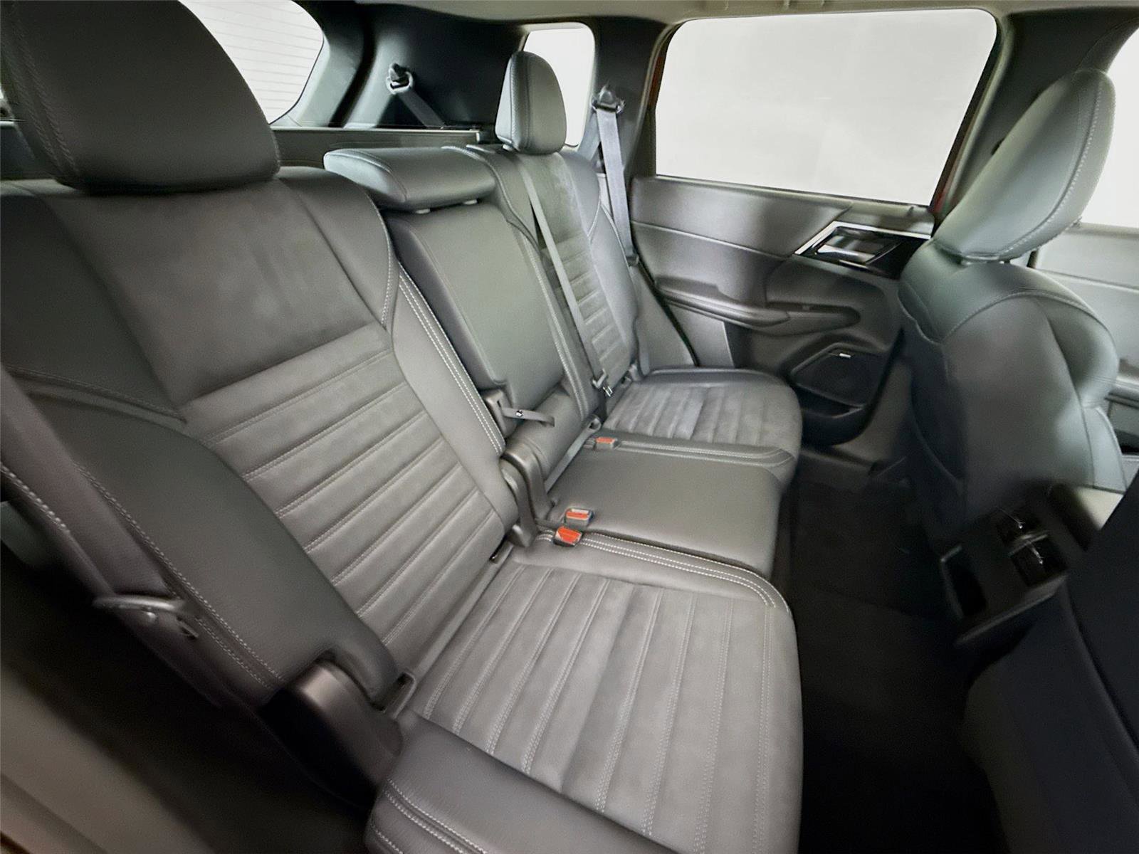 New 2026 Mitsubishi Outlander SE image 21