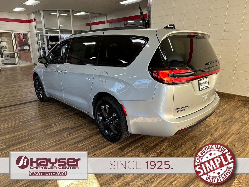 New 2026 Chrysler Pacifica Select w/ S Appearance Package image 3