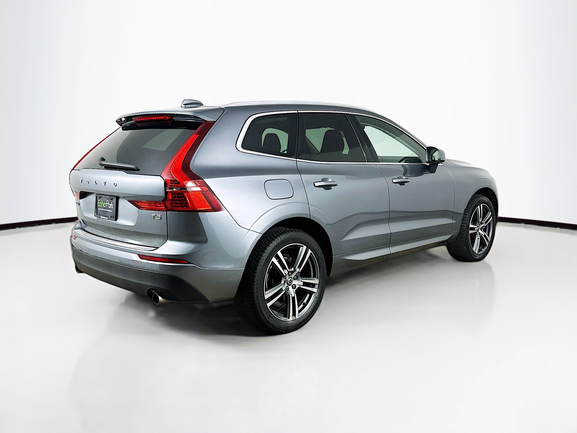 Used 2021 Volvo XC60 T5 Momentum w/ Protection Package Premier FWD image 9