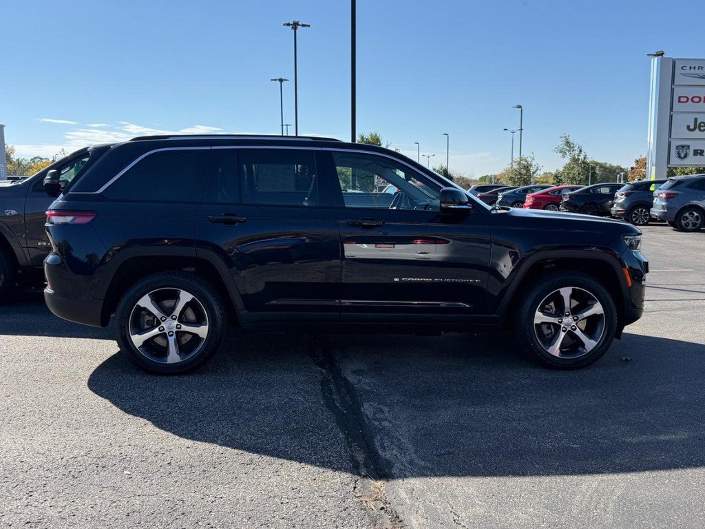 Used 2023 Jeep Grand Cherokee 4WD 4xe image 2