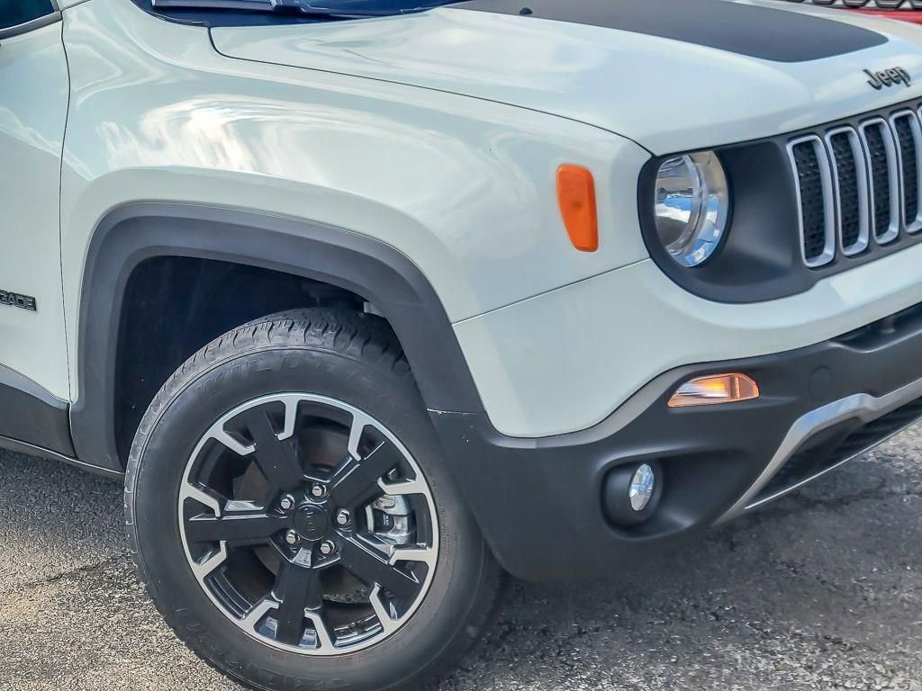 Used 2023 Jeep Renegade Latitude AWD/4WD image 4