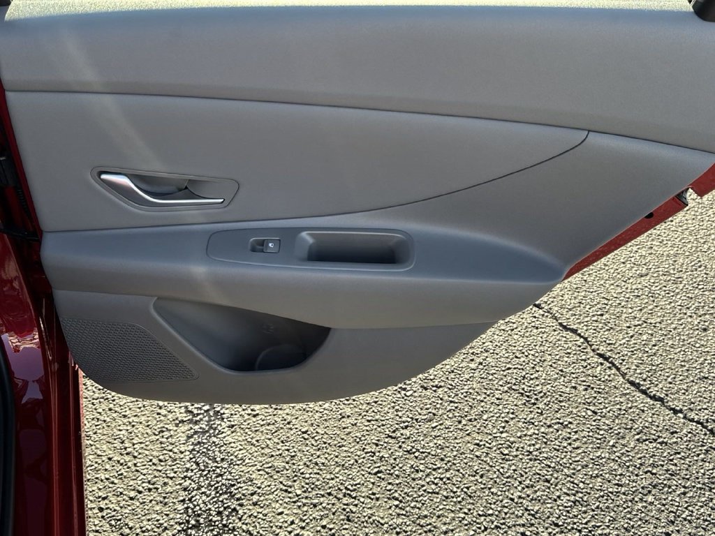 Used 2025 Hyundai Elantra SEL FWD image 13