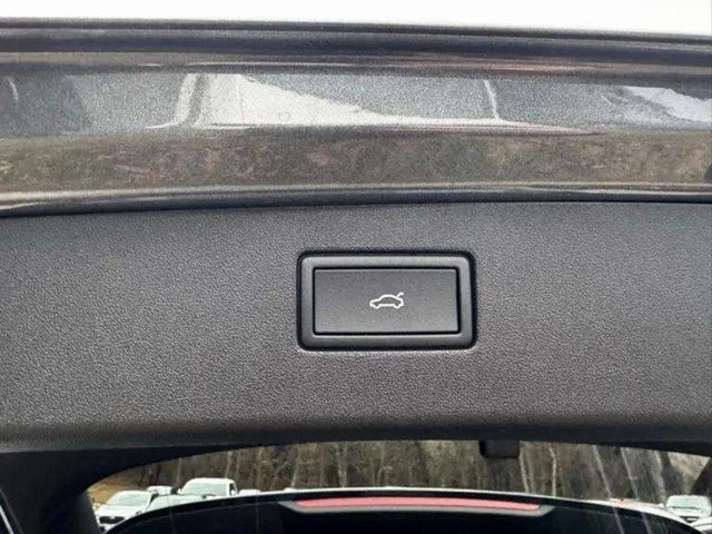 Used 2026 Volkswagen Tiguan SE R-Line FWD image 18