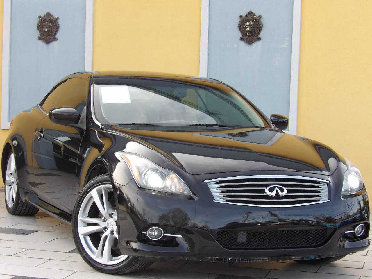 Used 2014 INFINITI Q60 Convertible w/ Premium Package image 2