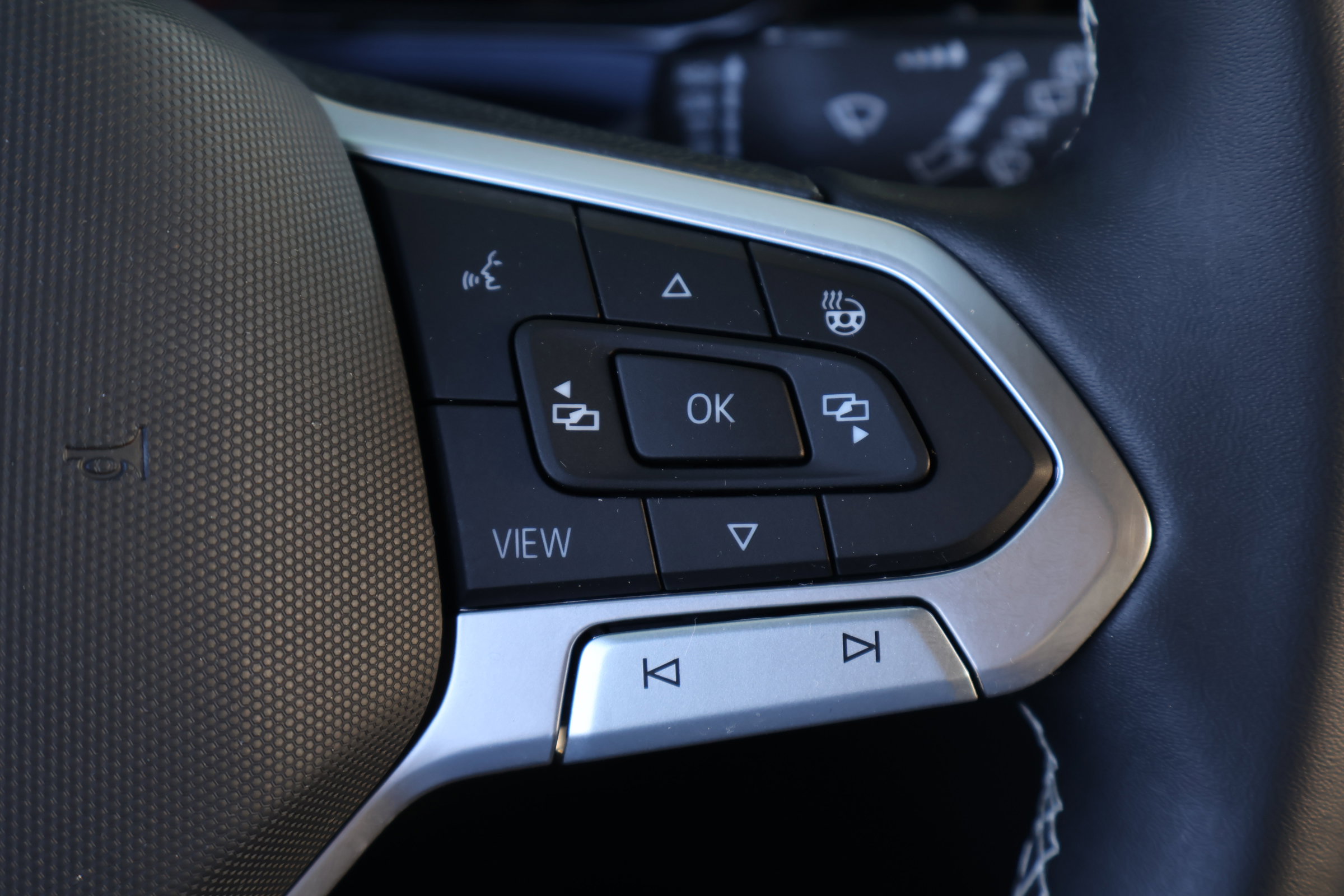 Used 2023 Volkswagen Taos SE w/ Black Wheel Package image 24