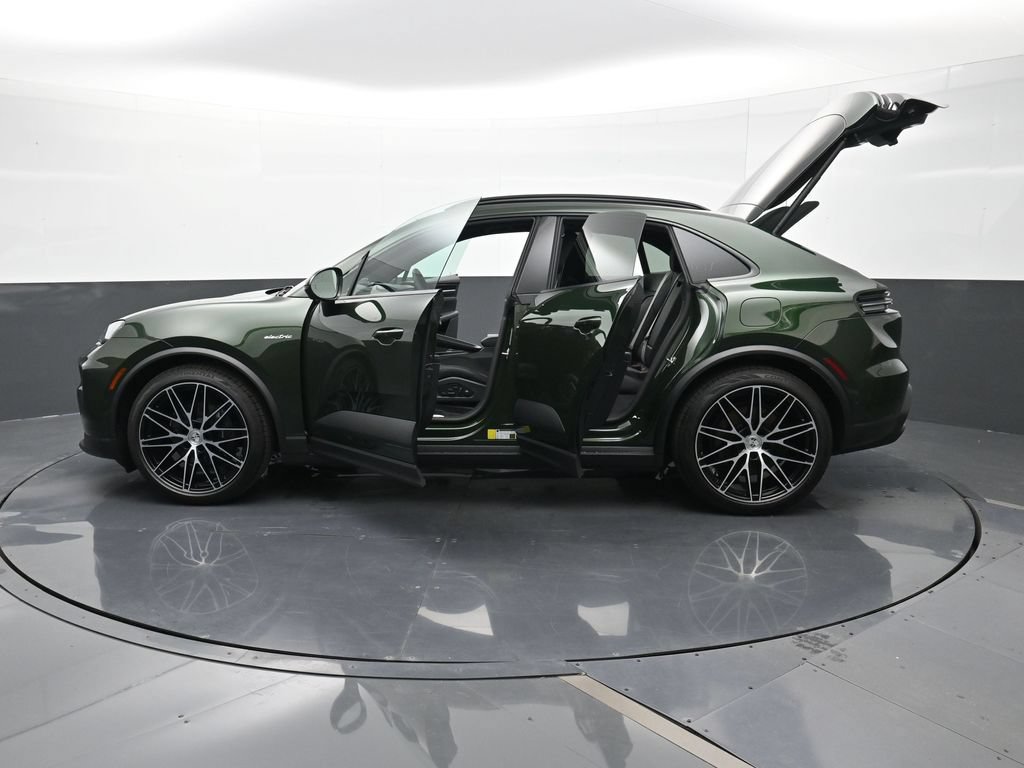 Certified 2025 Porsche Macan Electric RWD image 30