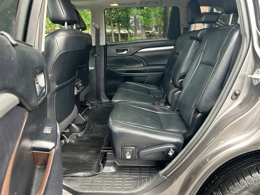 Used 2018 Toyota Highlander XLE AWD/4WD image 26