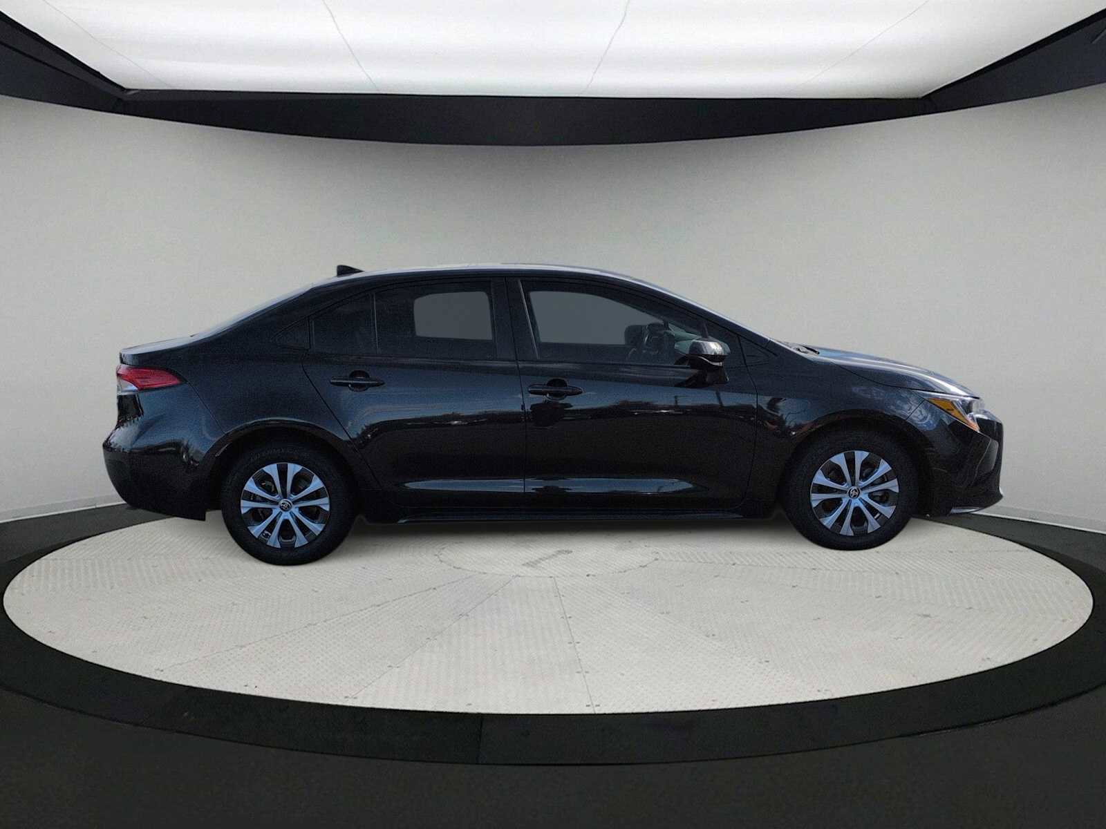Used 2022 Toyota Corolla LE image 8