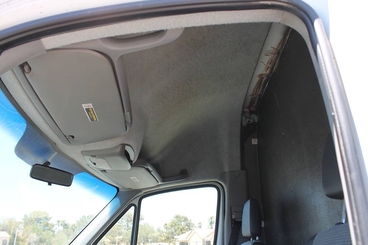 Used 2008 Freightliner Sprinter 2500 RWD image 25