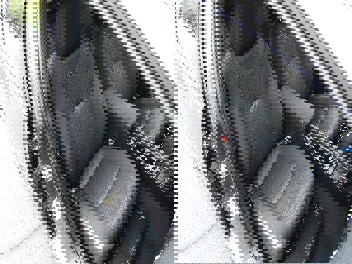 Used 2022 Toyota Prius LE image 29