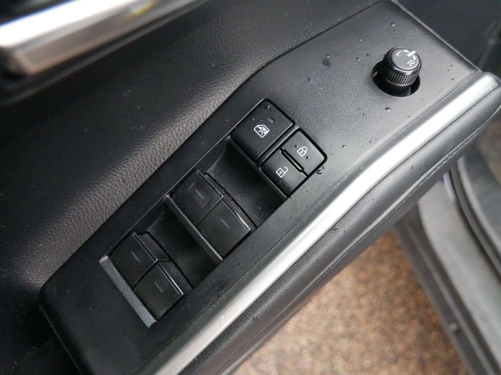 Used 2021 Toyota Highlander XLE image 35