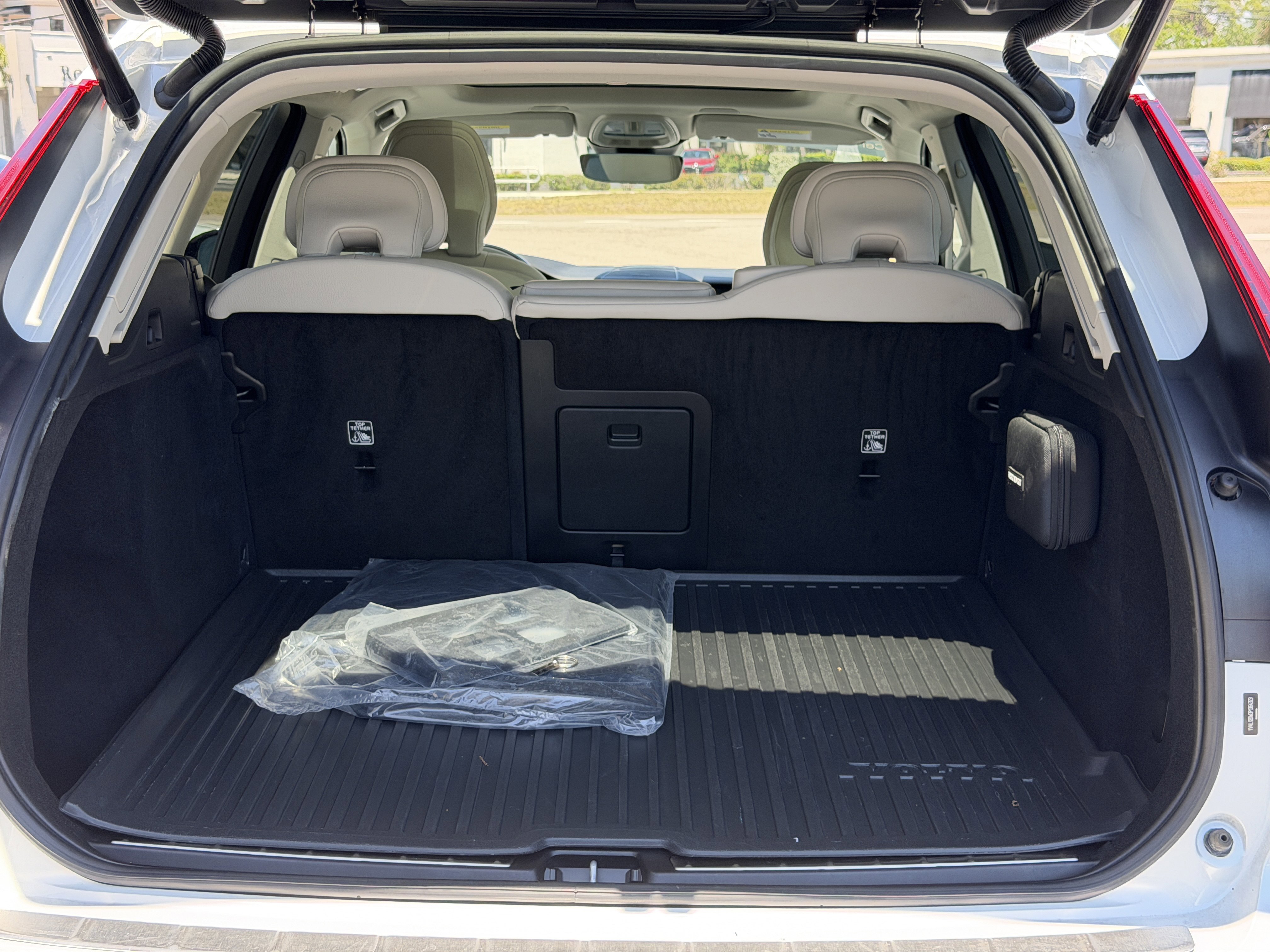 Certified 2023 Volvo XC60 B5 Plus w/ Climate Package FWD image 10