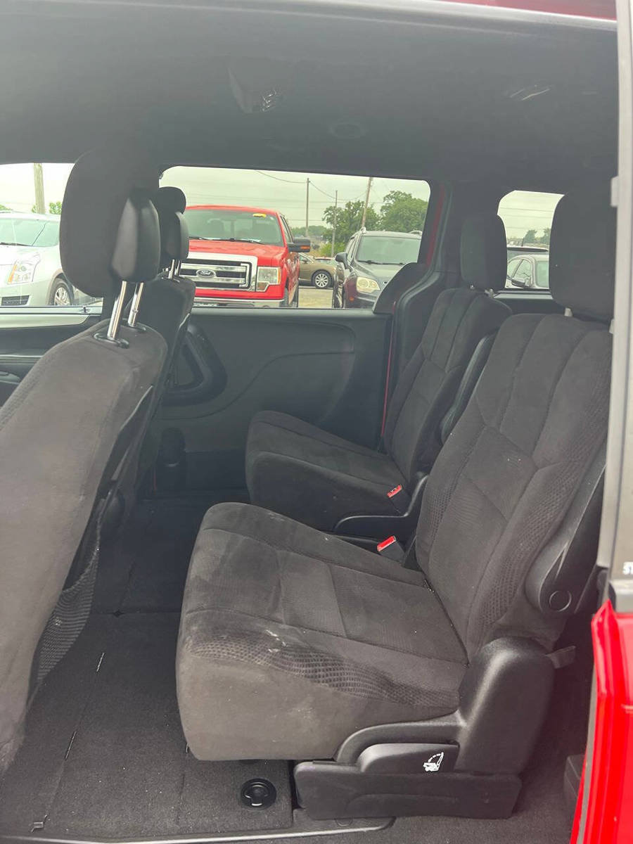 Used 2014 Dodge Grand Caravan SXT w/ Blacktop Package FWD image 19