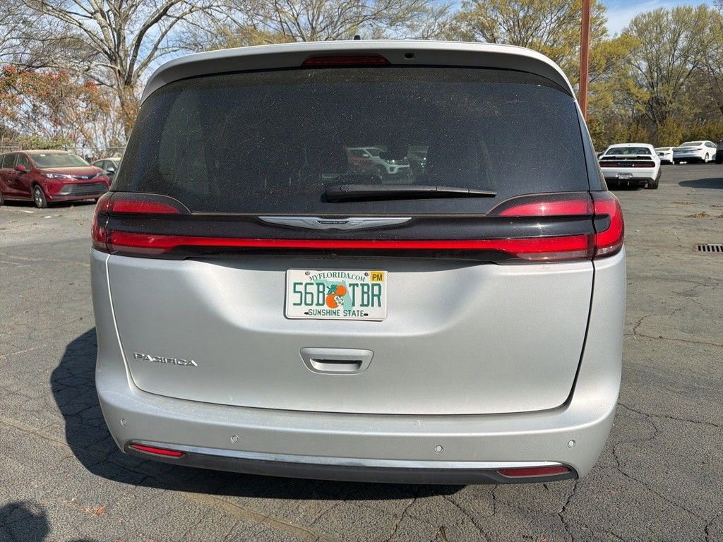 Used 2024 Chrysler Pacifica Touring-L image 6