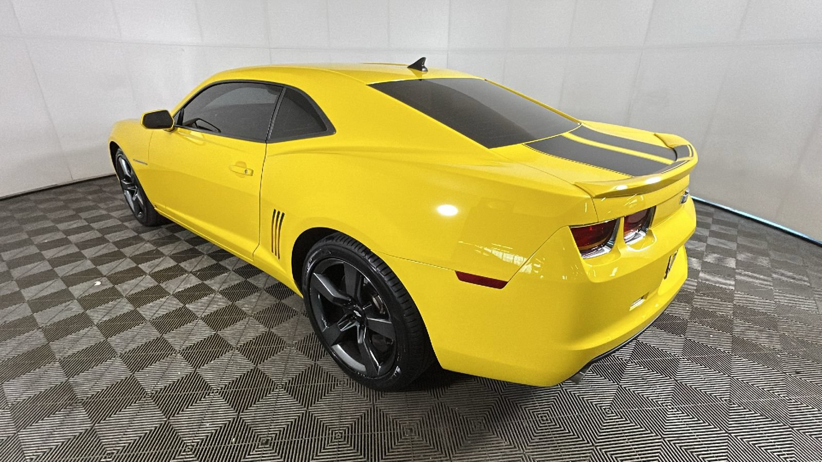 Used 2010 Chevrolet Camaro SS RWD image 4
