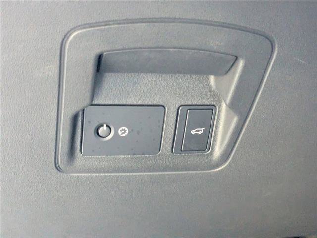 Used 2024 Land Rover Range Rover Velar S image 12