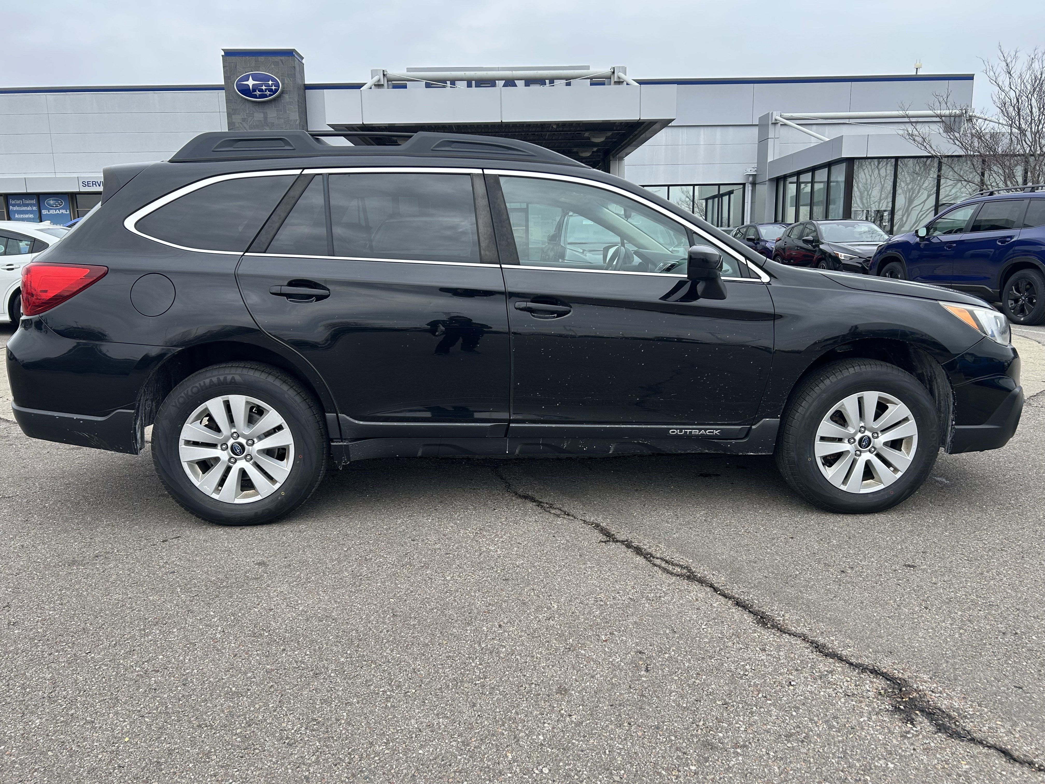 Used 2017 Subaru Outback 2.5i Premium image 8