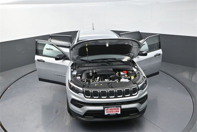 Used 2025 Jeep Compass Sport image 36