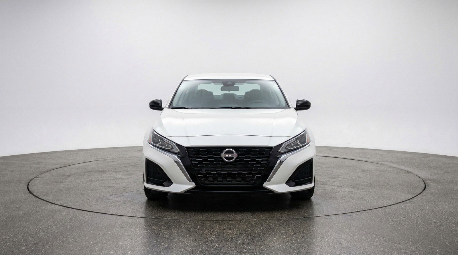 Used 2025 Nissan Altima 2.5 SV FWD image 2