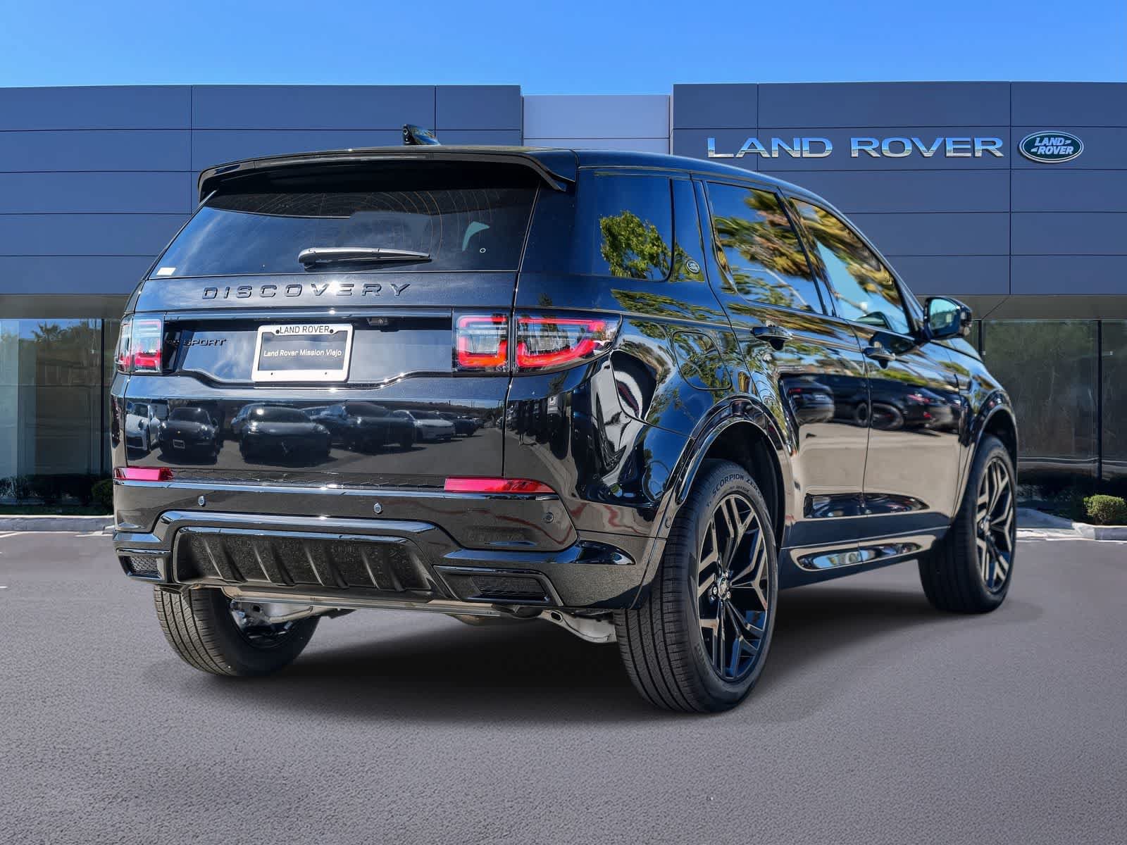 New 2026 Land Rover Discovery Sport Landmark AWD/4WD image 4
