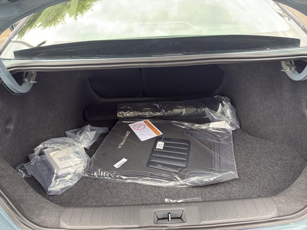 New 2025 Nissan Sentra SR image 31