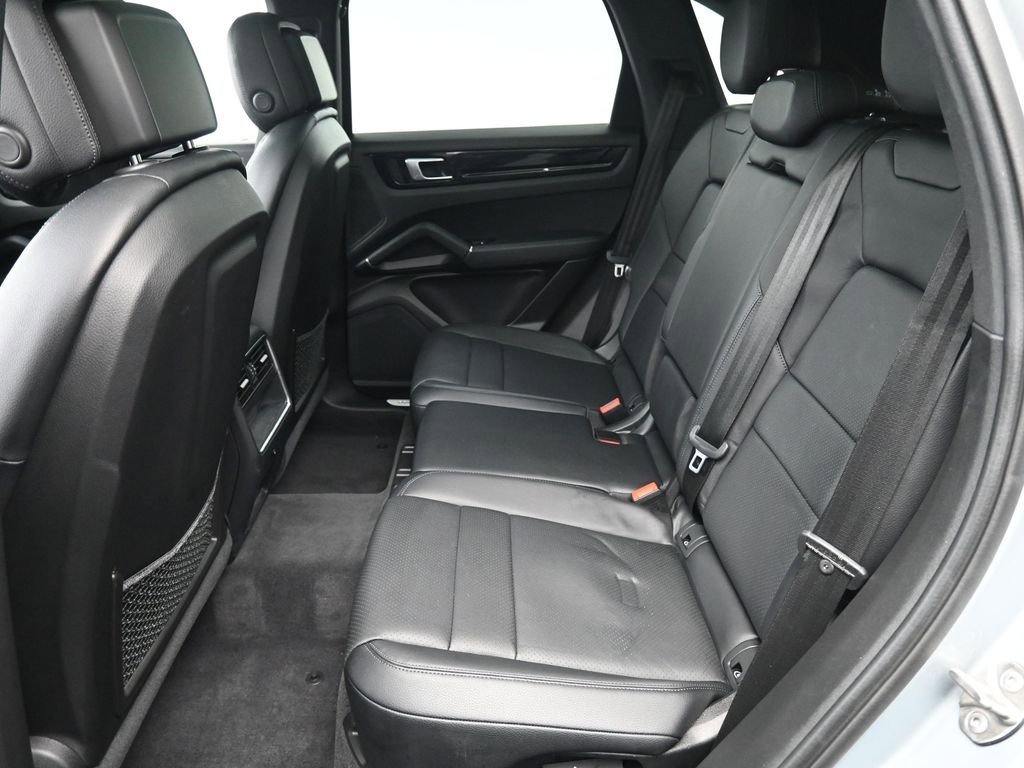 Certified 2023 Porsche Cayenne AWD/4WD image 9