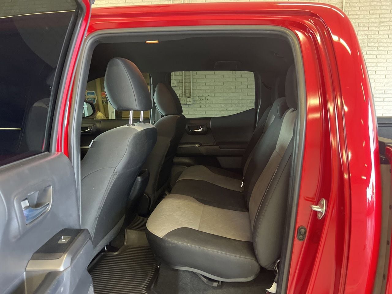 Used 2022 Toyota Tacoma TRD Sport AWD/4WD image 12