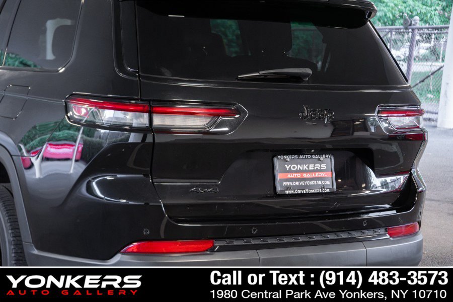 Used 2023 Jeep Grand Cherokee L Laredo AWD/4WD image 19