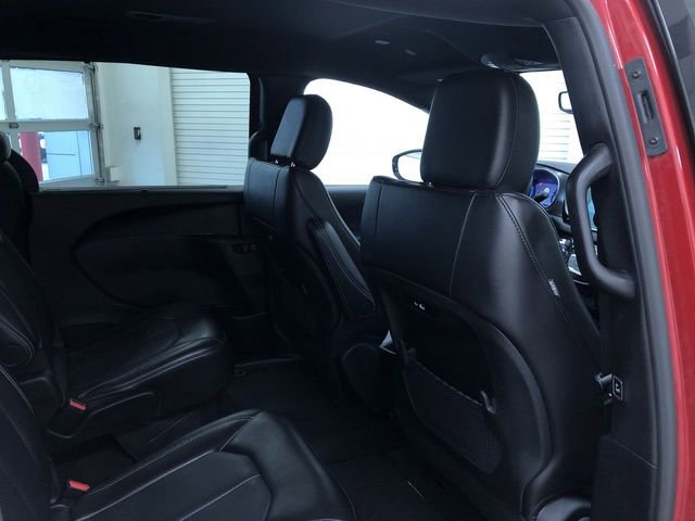 Used 2025 Chrysler Pacifica Select image 23