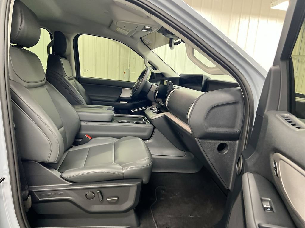 Used 2026 Ford Expedition Active AWD/4WD image 22