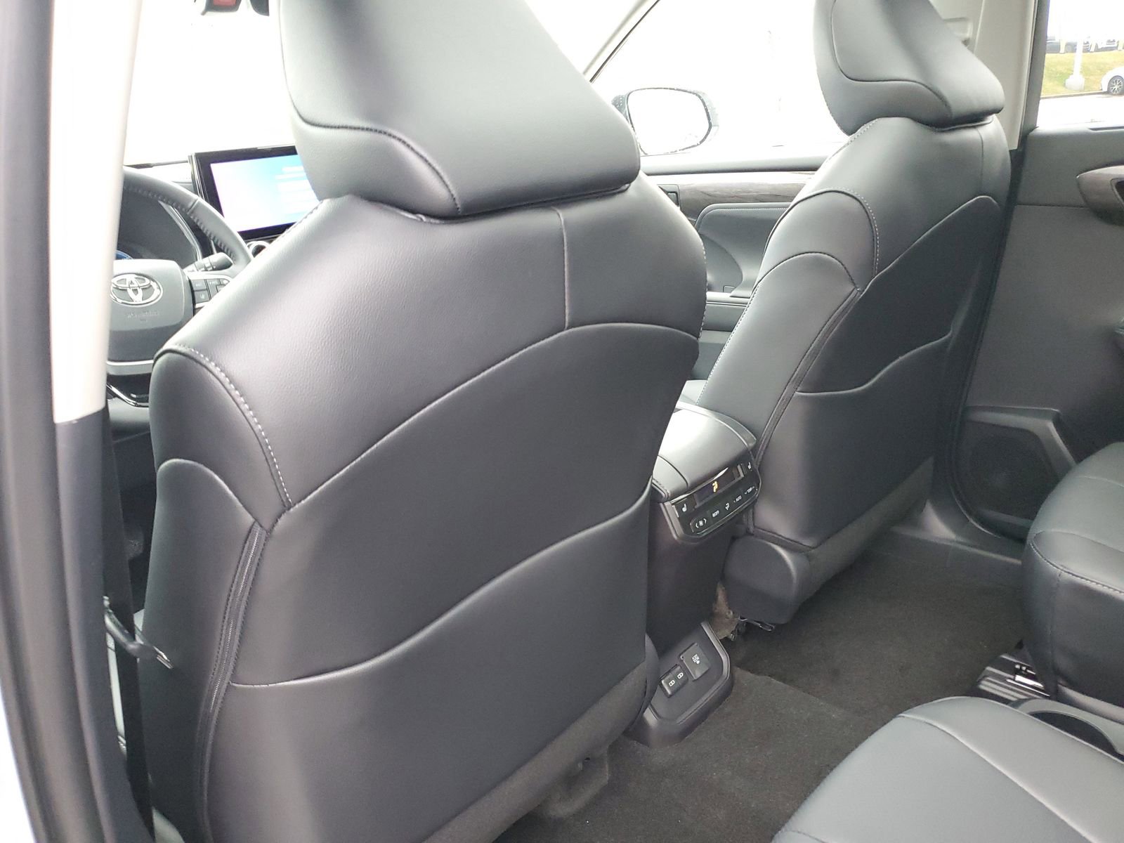 New 2026 Toyota Highlander Platinum image 14