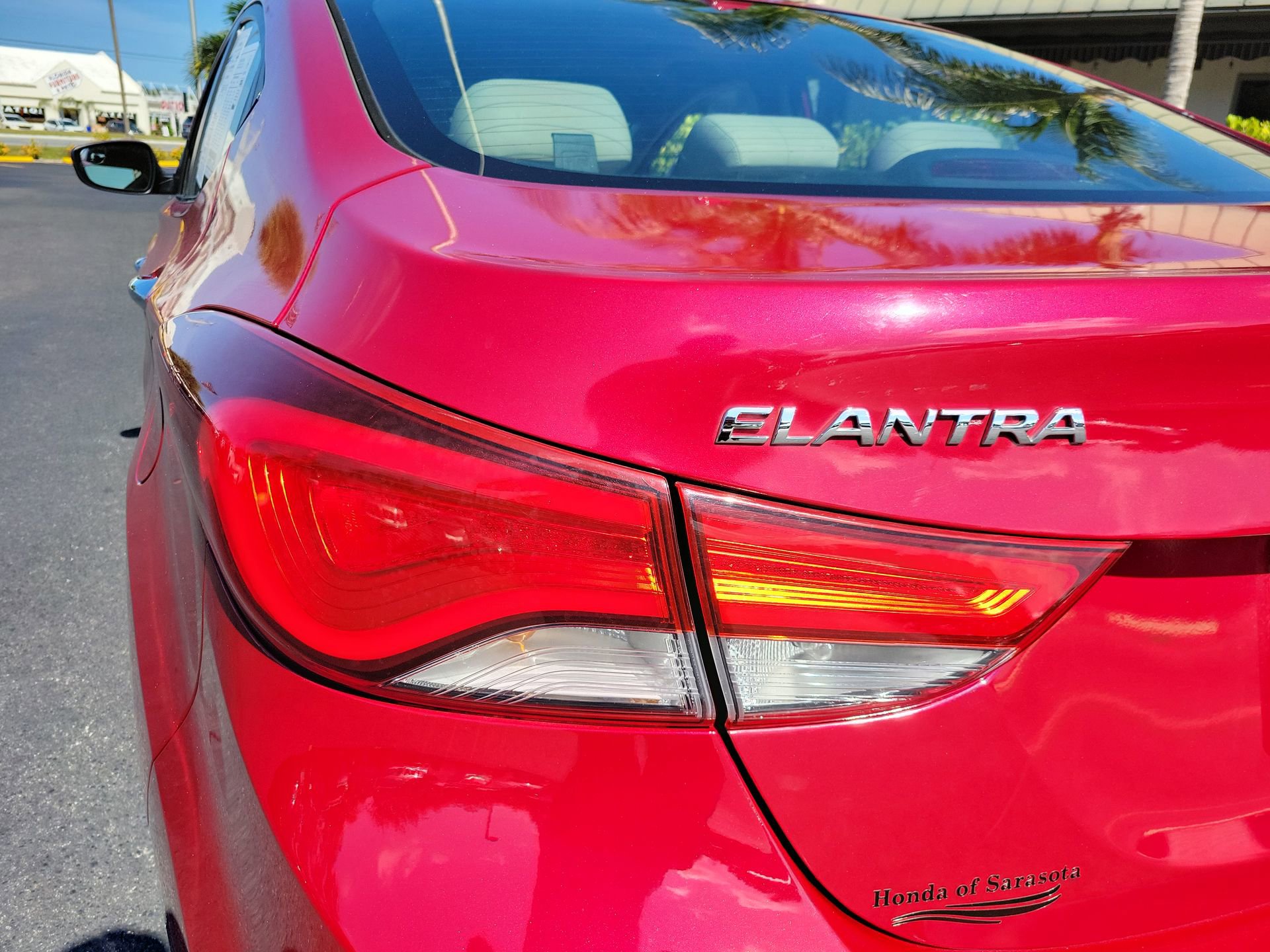 Used 2014 Hyundai Elantra Limited w/ Option Group 03 FWD image 12