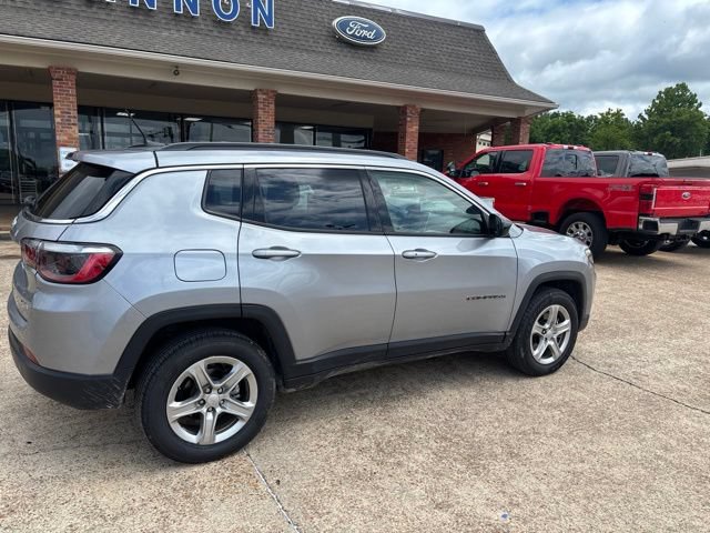 Used 2024 Jeep Compass Latitude AWD/4WD image 5