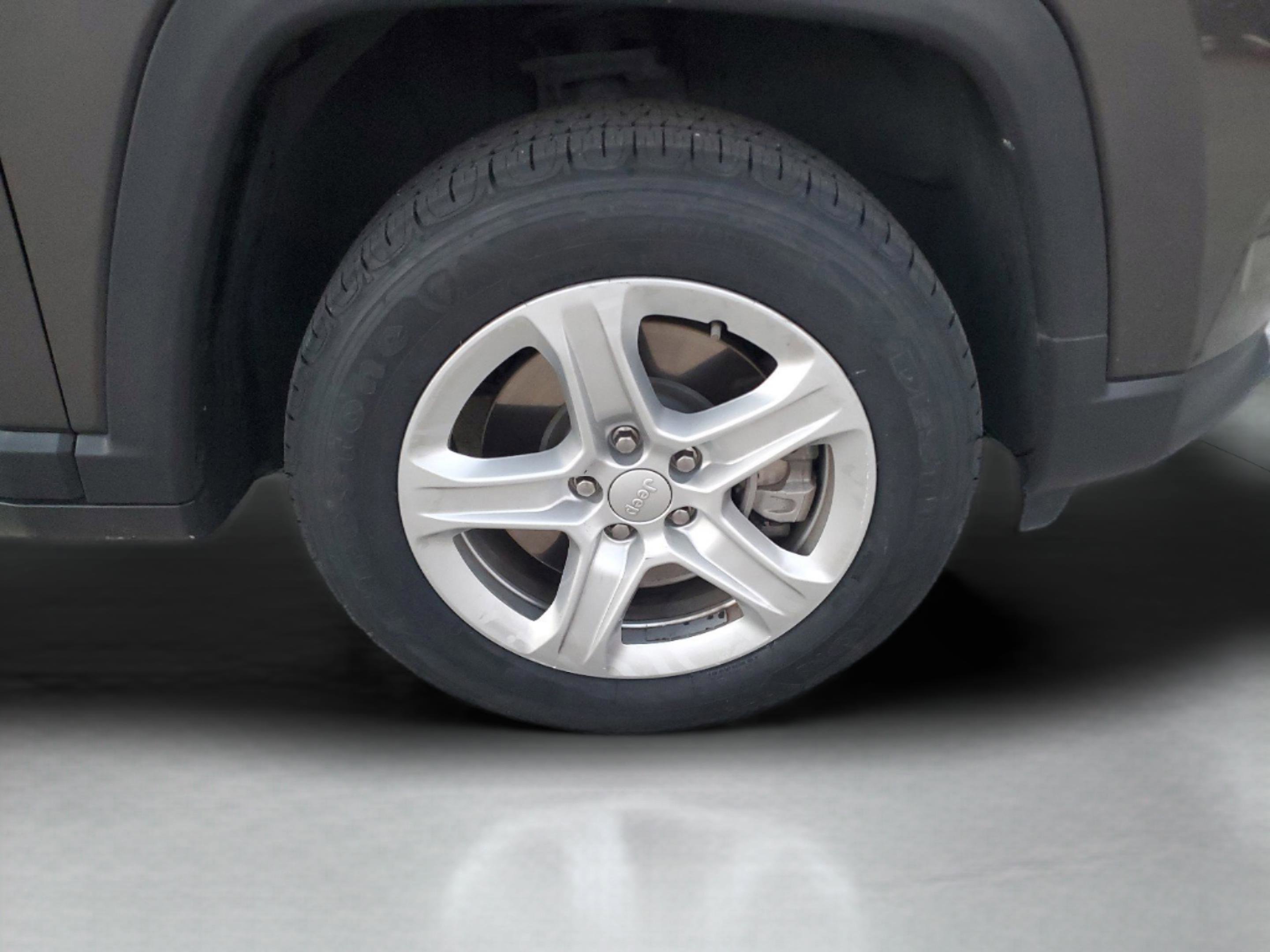 Certified 2024 Jeep Compass Sport image 29