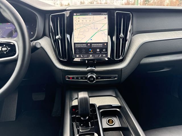 Used 2025 Volvo XC60 B5 Plus image 27