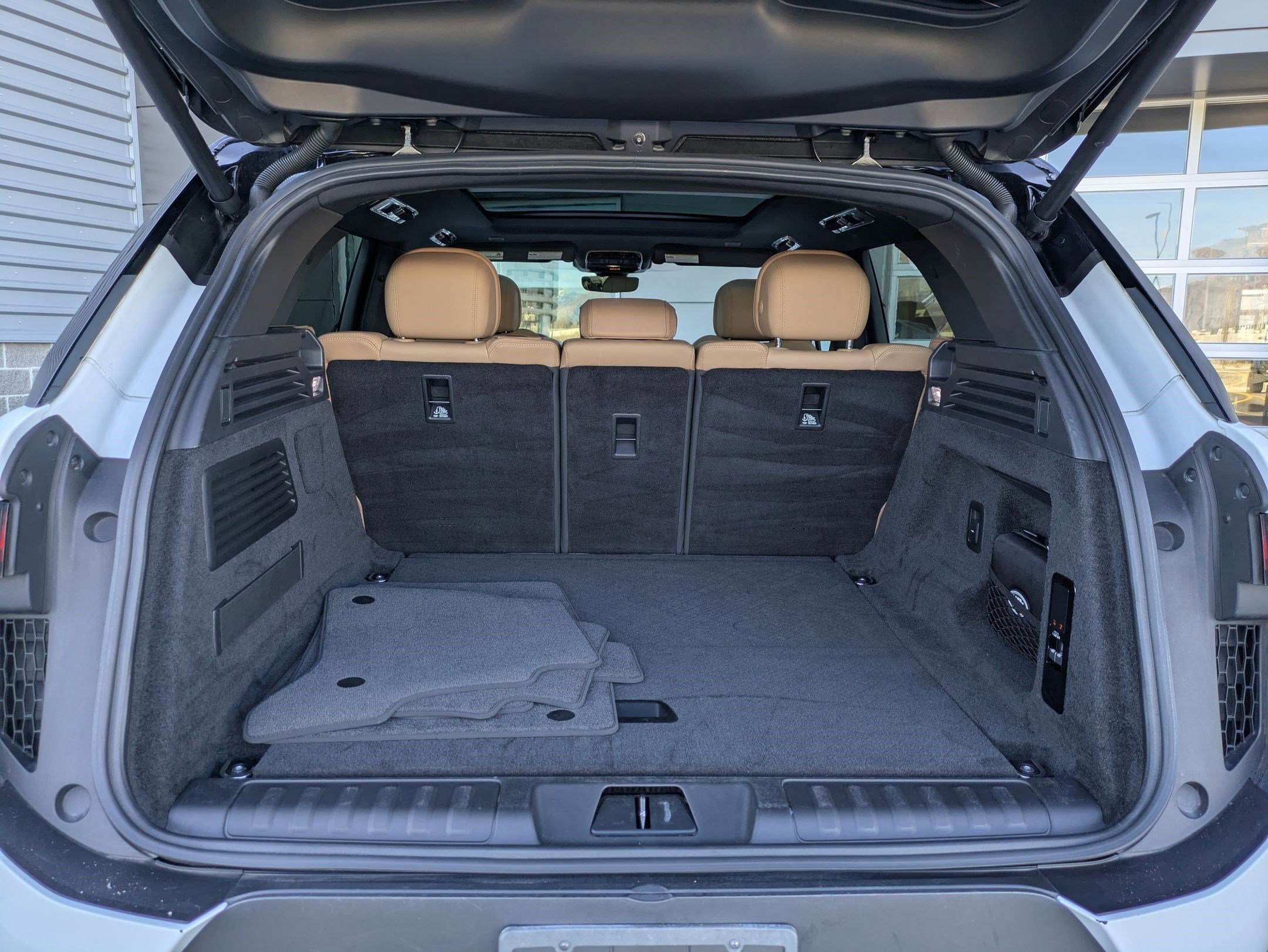 Certified 2023 Land Rover Range Rover Sport SE image 28