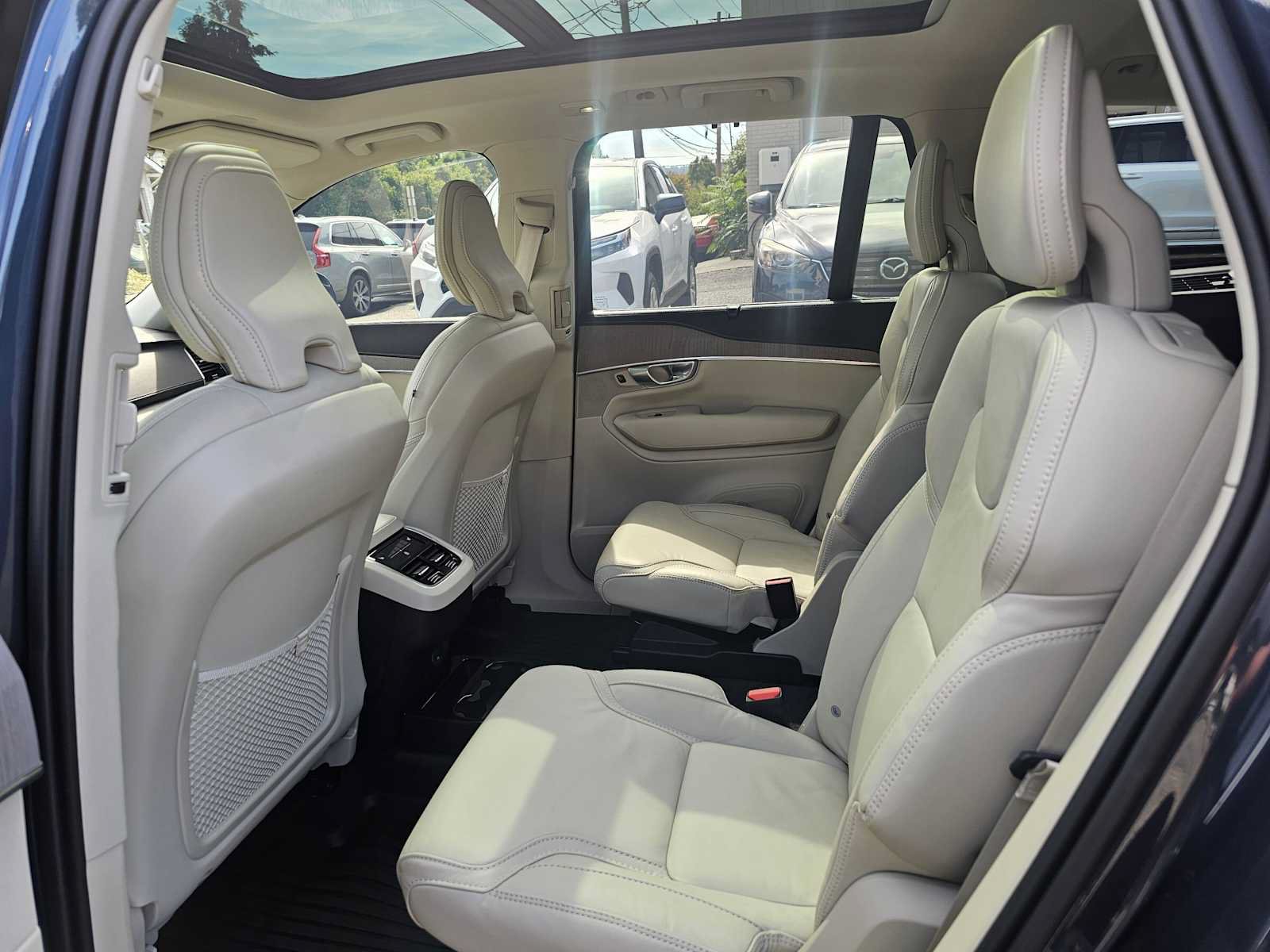 Used 2025 Volvo XC90 B6 Ultra w/ Protection Package Premier AWD/4WD image 18
