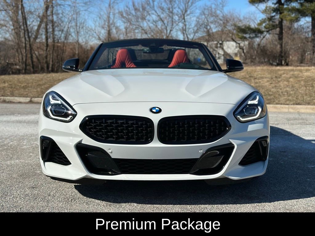 Used 2022 BMW Z4 M40i w/ Premium Package image 2